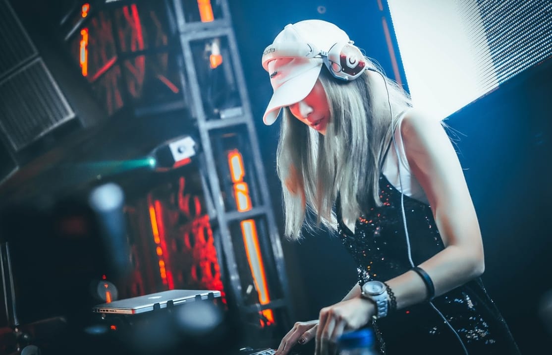 professional girl dj